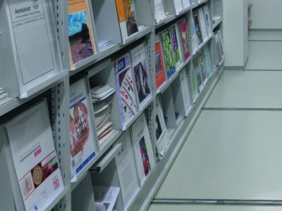 Regalsysteme-Bibliotheksregal-Rollregal-Zeitschriftenklappen-RR409-mauser